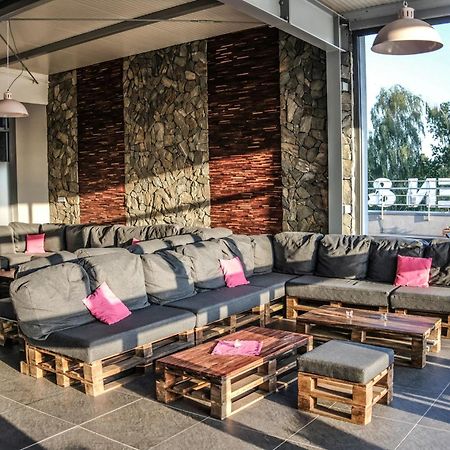 Hotel Europa Стараховице Екстериор снимка