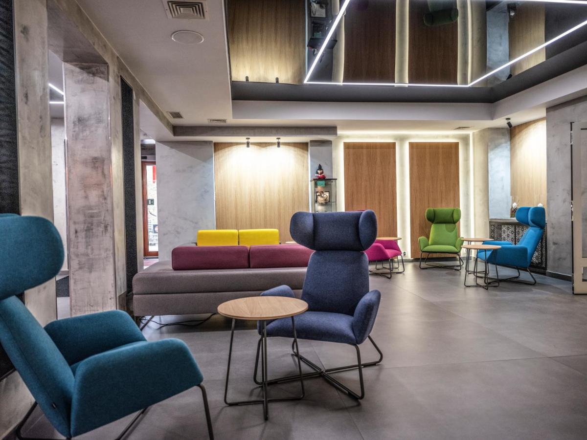 Hotel Europa Стараховице Екстериор снимка