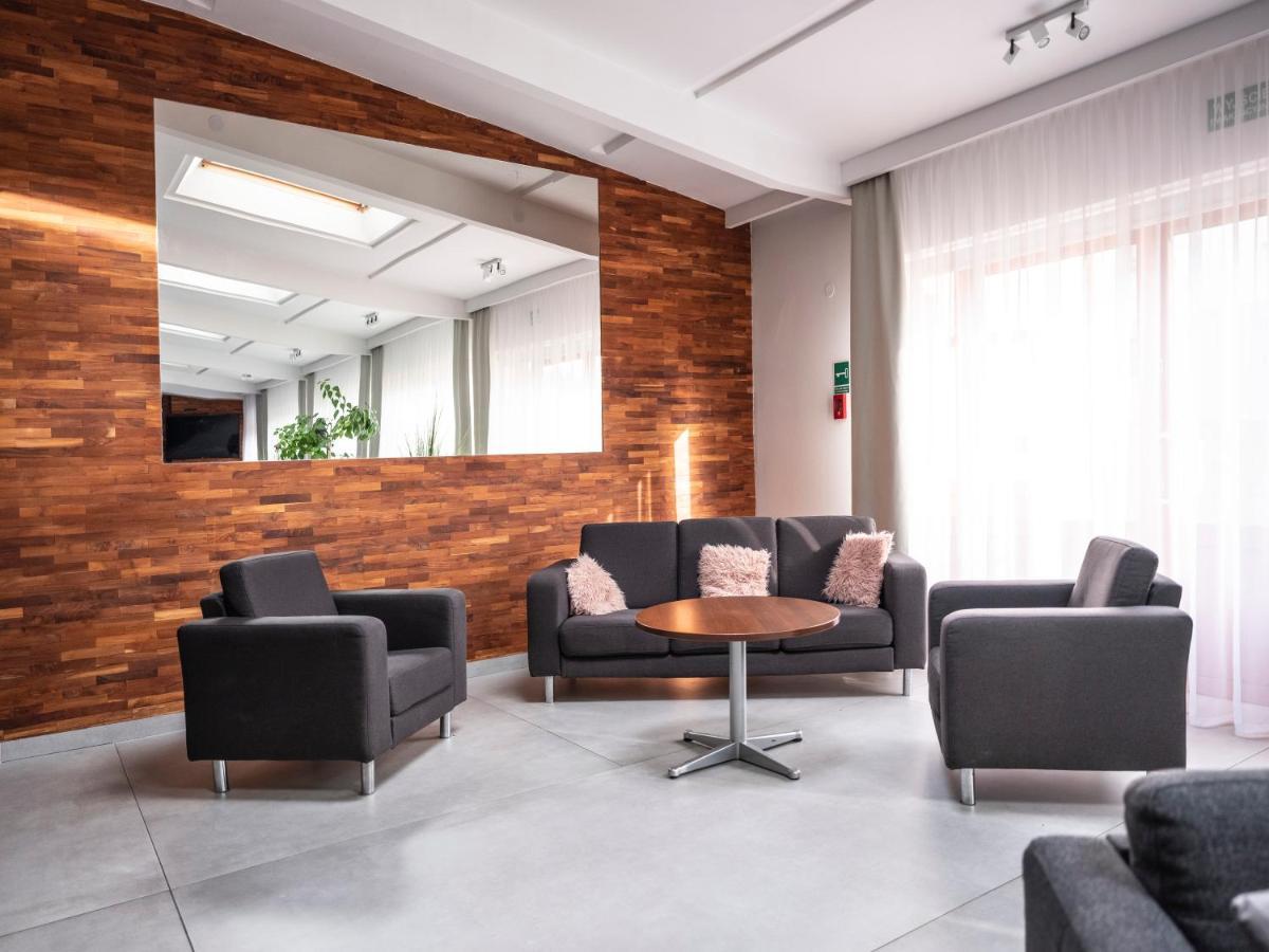 Hotel Europa Стараховице Екстериор снимка