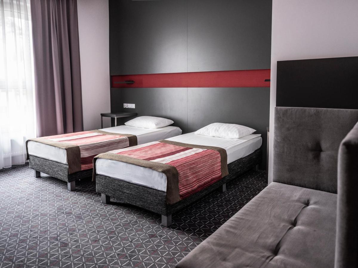 Hotel Europa Стараховице Екстериор снимка
