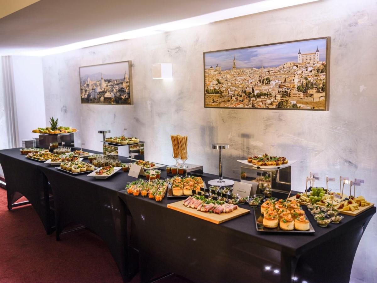 Hotel Europa Стараховице Екстериор снимка