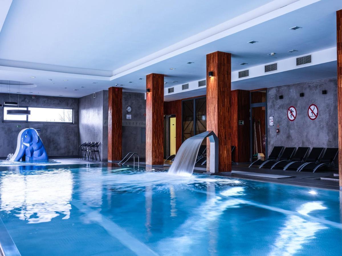Hotel Europa Стараховице Екстериор снимка