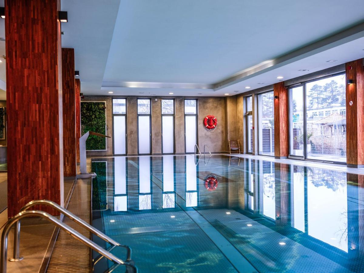 Hotel Europa Стараховице Екстериор снимка