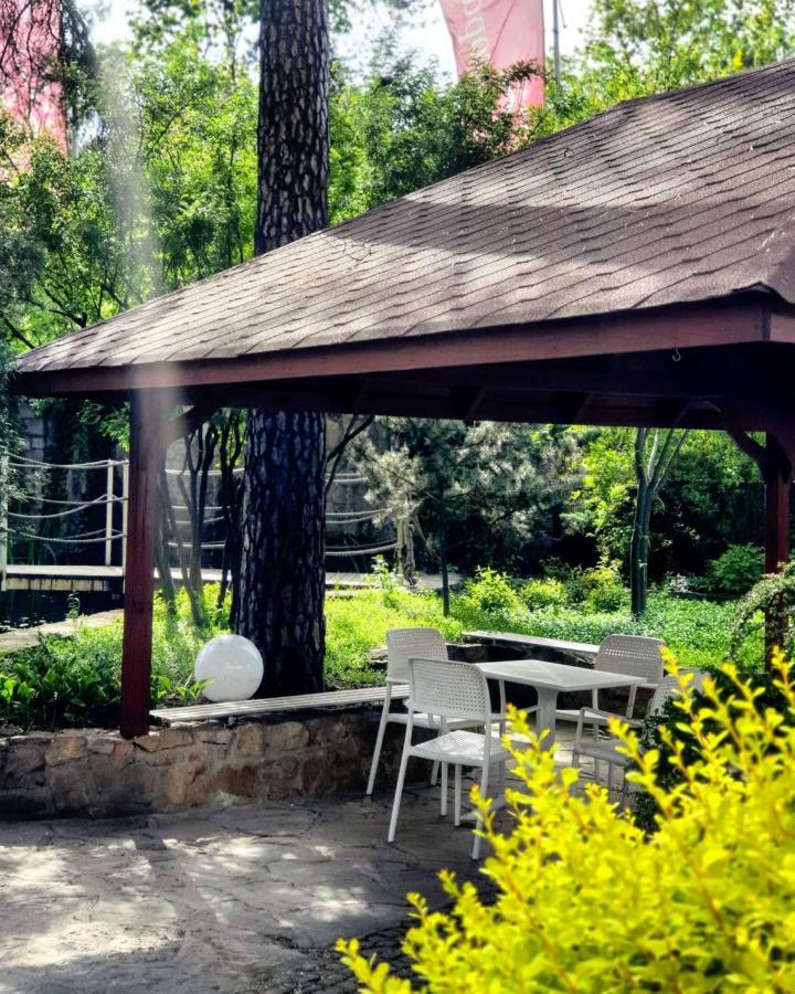 Hotel Europa Стараховице Екстериор снимка