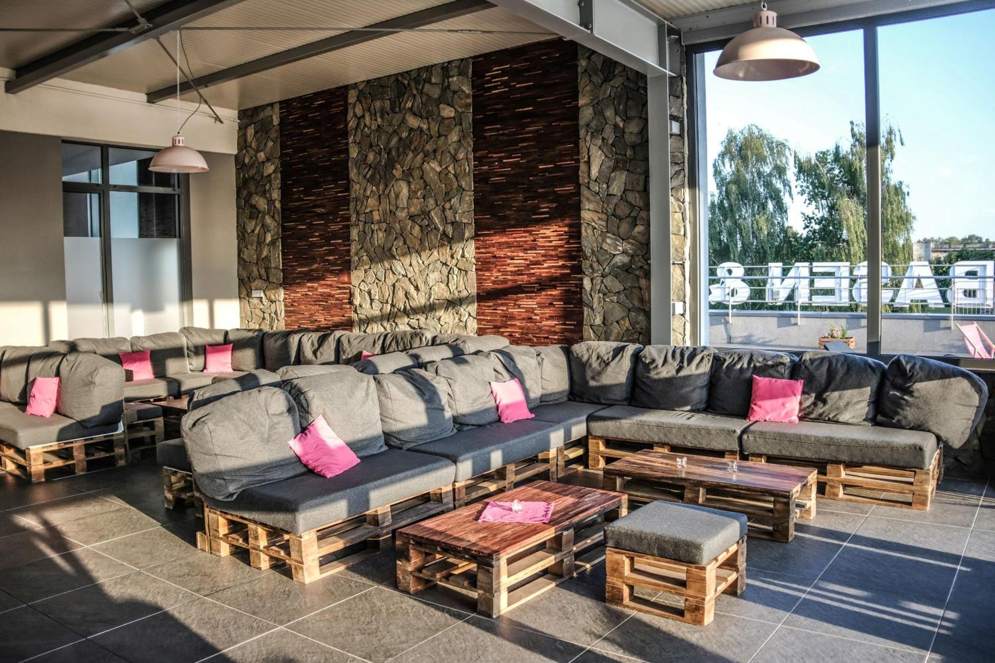 Hotel Europa Стараховице Екстериор снимка