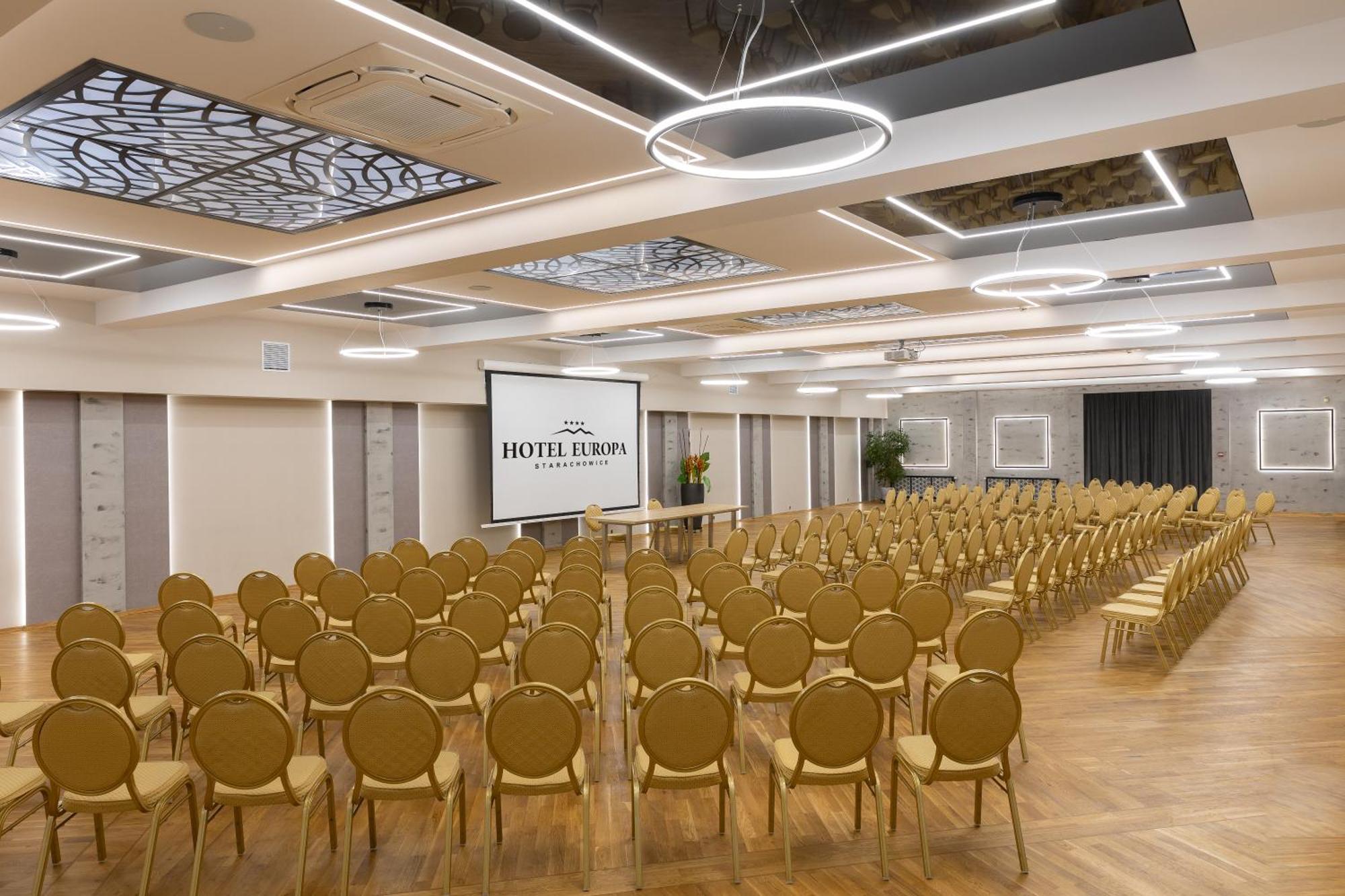 Hotel Europa Стараховице Екстериор снимка
